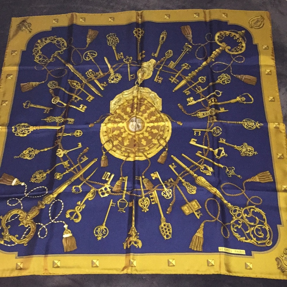 Hermès Authentic Silk Key Scarf